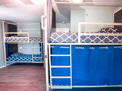 shared-dorm-room-with-bunk-beds-and-privacy-curtains-at-california-dreams-hostel-ocean-beach