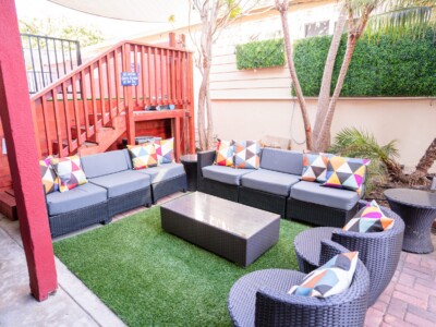 outdoor-patio-lounge-with-sofas-at-california-dreams-hostel-ocean-beach