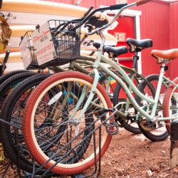 beach-cruiser-bikes-with-baskets-at-california-dreams-hostel-ocean-beach